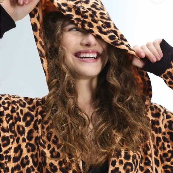 🔥🔥🔥Savage FENTY - Leopard Print Hooded Onesie - super cute & comfy for lounging! - Picture 1 of 8